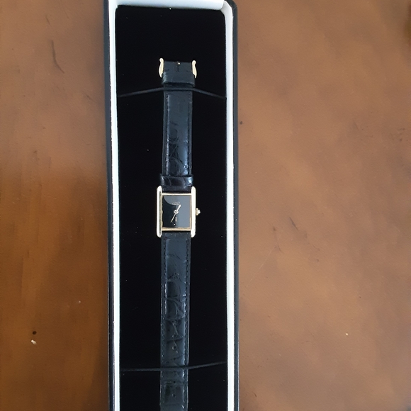 Elegant Black Leather Strap Watch - Picture 1 of 7